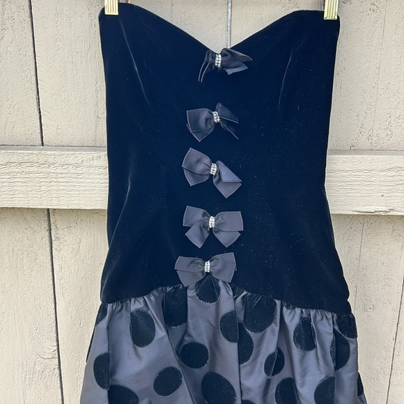 80's Albert Nipon Black Velvet and Satin Cocktail Dress Formal Goth Gothic - Picture 2 of 12